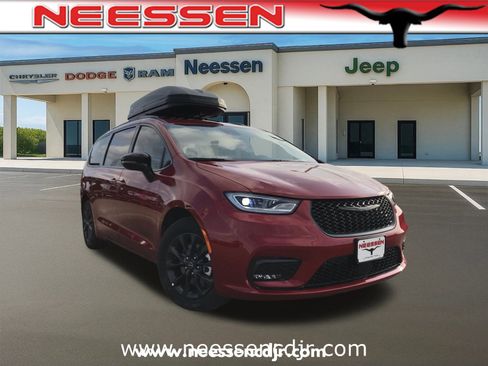 New 2025 Chrysler Pacifica Select w/ Fav Edition Package image 1