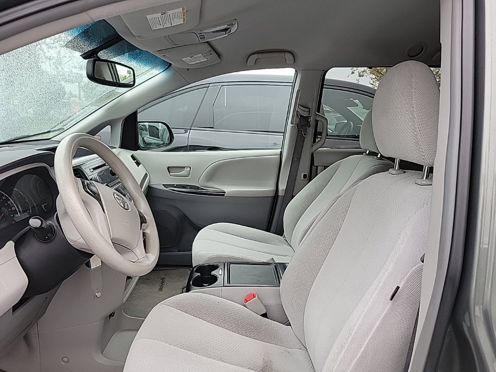 Used 2014 Toyota Sienna LE FWD image 6