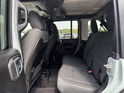 Used 2024 Jeep Wrangler Unlimited Rubicon w/ XTREMEE 35" Tire Package image 22