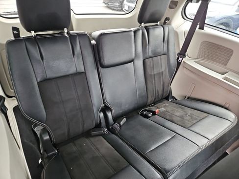Used 2019 Dodge Grand Caravan SXT FWD image 21
