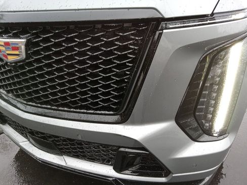 Used 2025 Cadillac Escalade V image 7