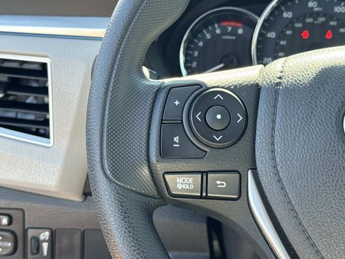 Used 2015 Toyota Corolla LE image 6