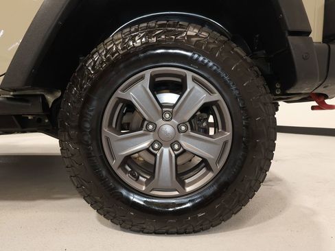 Used 2017 Jeep Wrangler Unlimited Rubicon image 31