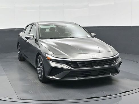 Used 2025 Hyundai Elantra SEL FWD image 10