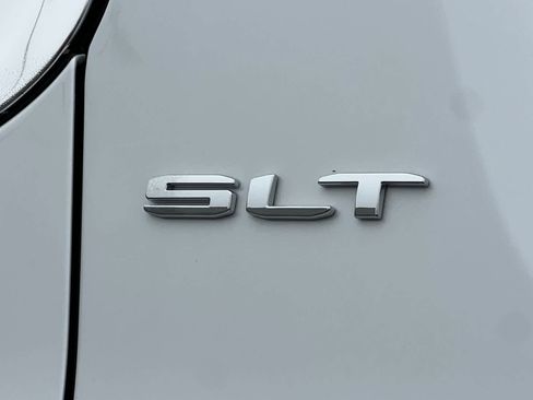 Used 2023 GMC Acadia SLT w/ Technology Package image 29