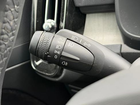 Used 2024 Volvo XC40 B5 Plus AWD/4WD image 10