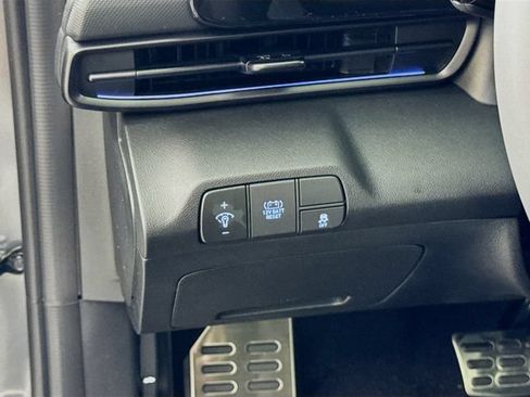 New 2025 Hyundai Elantra SEL FWD image 13