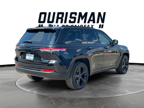 Used 2022 Jeep Grand Cherokee Altitude AWD/4WD image 6