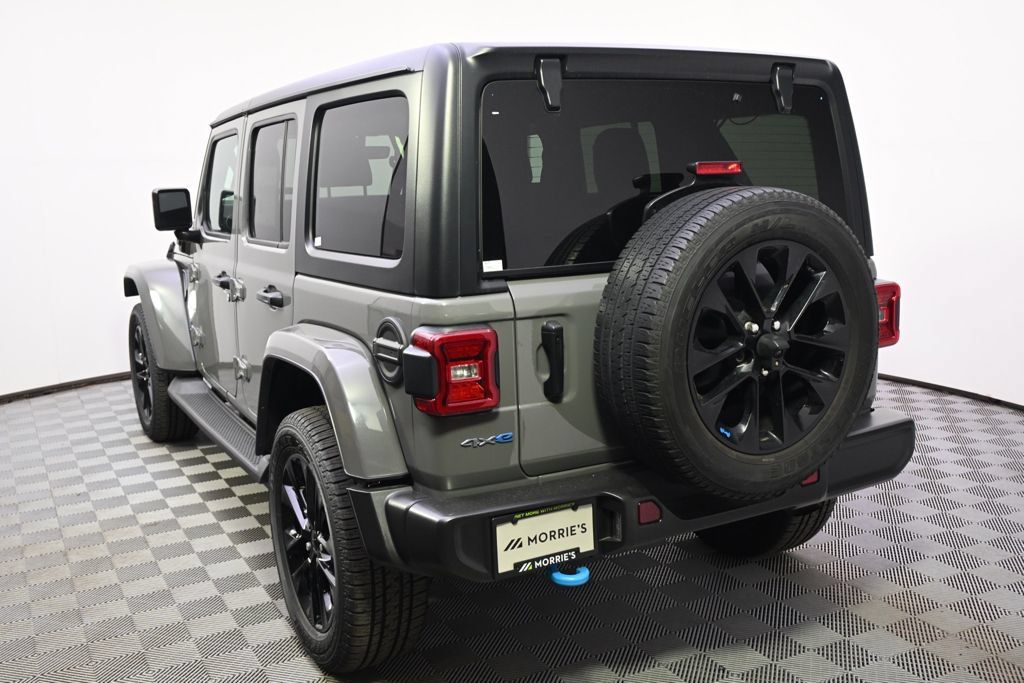 Used 2023 Jeep Wrangler Unlimited Sahara AWD/4WD image 4