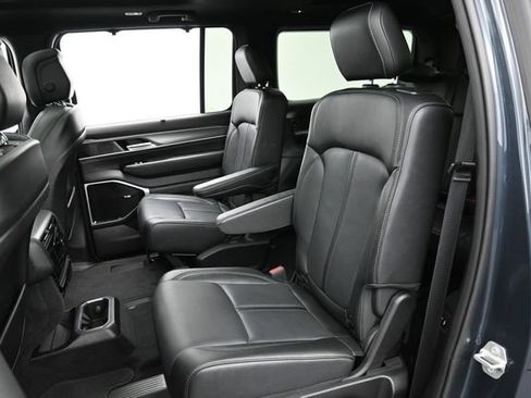 Used 2025 Jeep Wagoneer Series III w/ Premium Group I AWD/4WD image 29