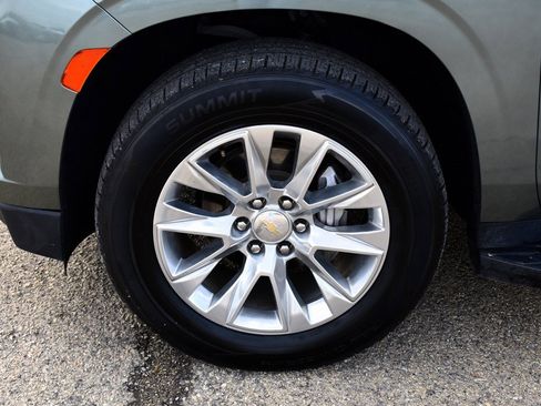 Used 2023 Chevrolet Suburban Premier image 6