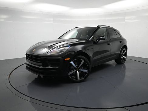 Used 2026 Porsche Macan AWD/4WD image 1