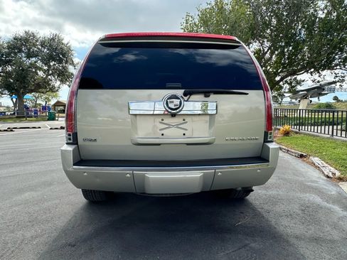 Used 2010 Cadillac Escalade Premium image 11