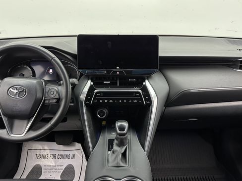 Used 2023 Toyota Venza XLE image 19