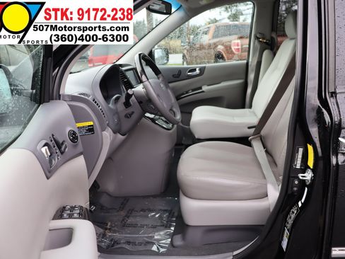 Used 2012 Kia Sedona EX w/ Luxury Pkg image 12