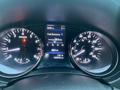 Used 2018 Nissan Rogue S FWD image 21