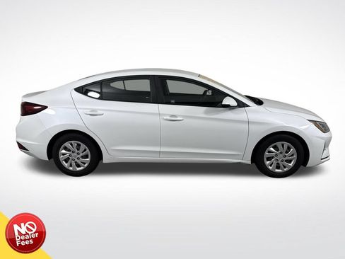 Used 2019 Hyundai Elantra SE w/ Cargo Package FWD image 2