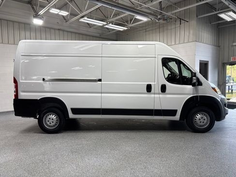Used 2026 RAM ProMaster 2500 w/ Convenience Group FWD image 8