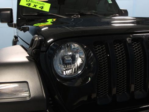 Used 2021 Jeep Wrangler Sport S image 31