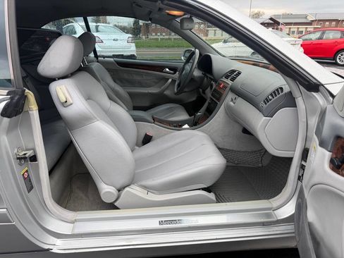 Used 2002 Mercedes-Benz CLK 320 Cabriolet image 11