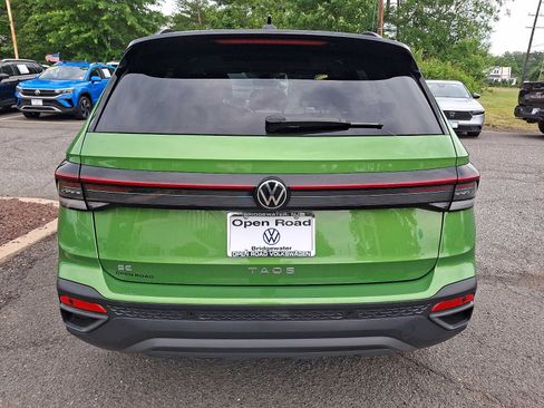 Used 2025 Volkswagen Taos SE FWD image 5