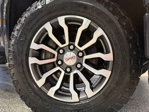Used 2020 GMC Sierra 1500 AT4 w/ AT4 Premium Package AWD/4WD image 8
