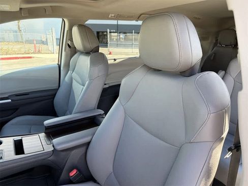 Used 2022 Toyota Sienna XLE w/ XLE Plus Package image 28