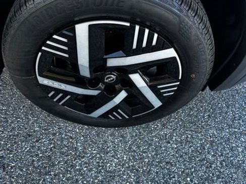 Used 2025 Nissan Kicks SV FWD image 13