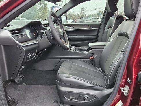 New 2026 Jeep Grand Cherokee Altitude image 3