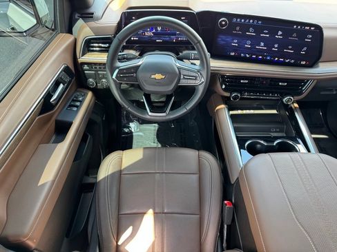 Used 2025 Chevrolet Tahoe High Country w/ Sun And Tow Package RWD image 15