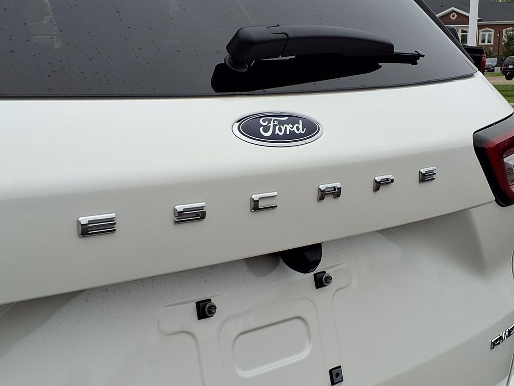 Used 2024 Ford Escape ST-Line w/ Tech Pack #1 AWD/4WD image 8