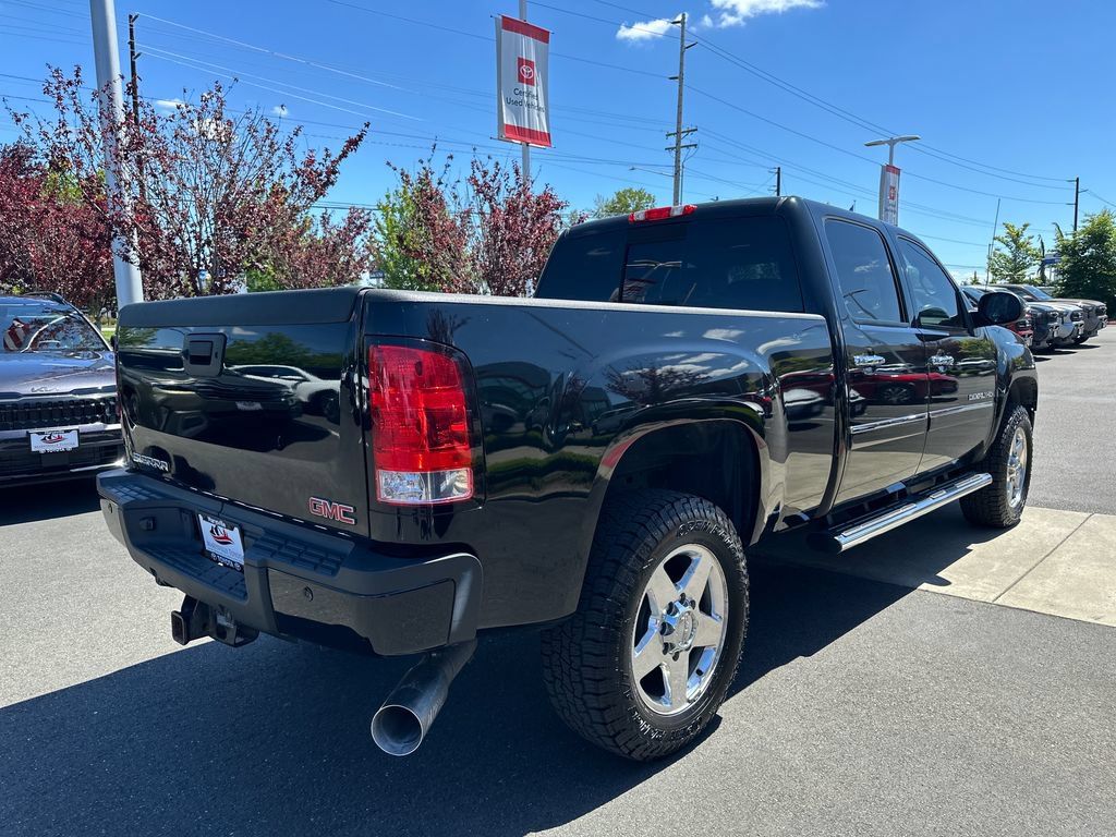 Used 2014 GMC Sierra 2500 Denali w/ Suspension Package, Off-Road AWD/4WD image 5