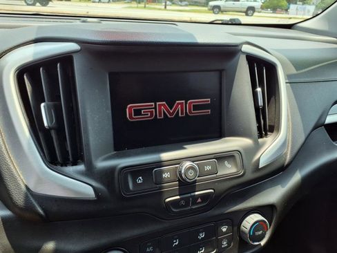 Used 2022 GMC Terrain SLE image 24