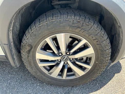 Used 2024 Nissan Pathfinder SL AWD/4WD image 15