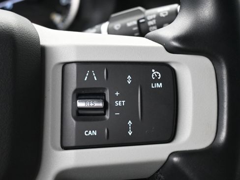 Used 2023 Land Rover Defender 90 S image 21