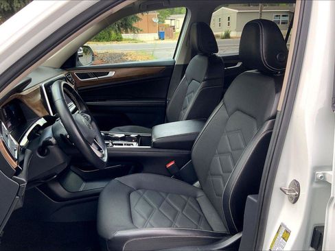 Used 2024 Volkswagen Atlas SE AWD/4WD image 25