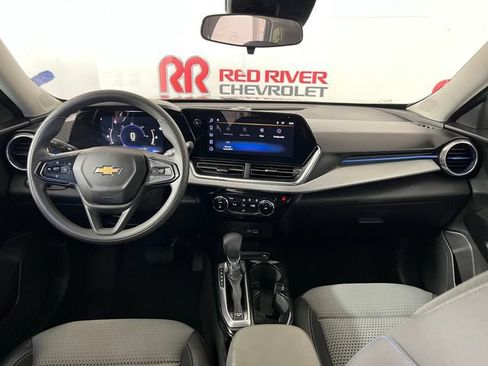 Used 2026 Chevrolet Trax LT FWD image 13