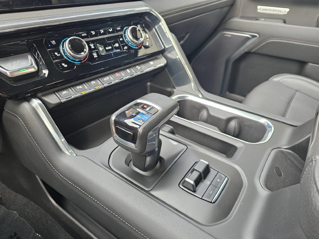 Used 2023 GMC Sierra 1500 Denali w/ Technology Package AWD/4WD image 32