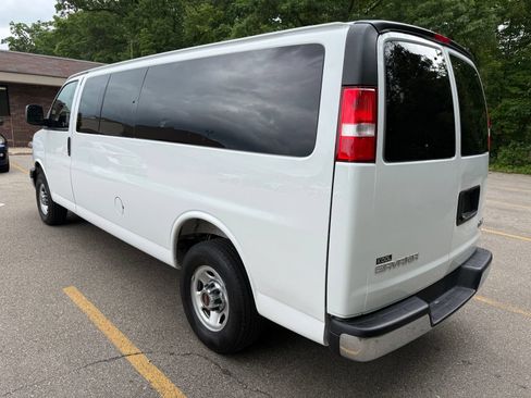Used 2025 GMC Savana 3500 LT w/ LT Preferred Equipment Group RWD image 3
