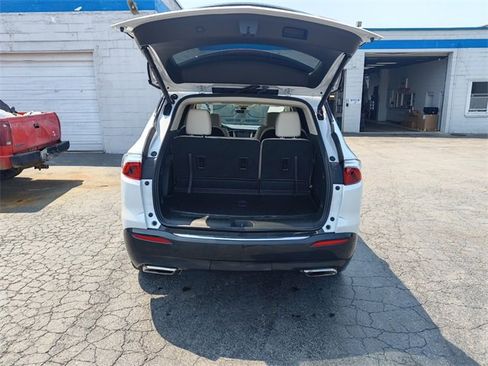 Used 2022 Buick Enclave Essence w/ Sport Touring Edition image 14