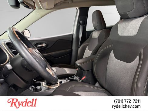 Used 2014 Jeep Cherokee Latitude w/ Comfort/Convenience Group AWD/4WD image 10