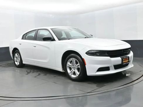 Used 2023 Dodge Charger SXT RWD image 2