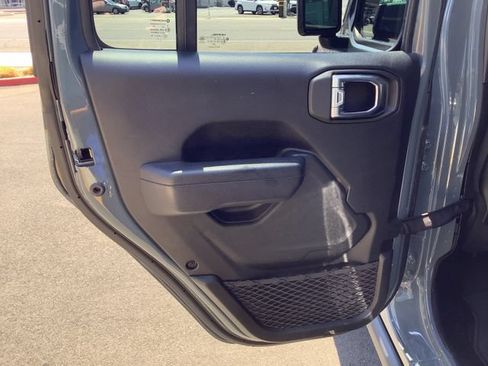 Used 2025 Jeep Wrangler Unlimited Rubicon w/ Convenience Group AWD/4WD image 26