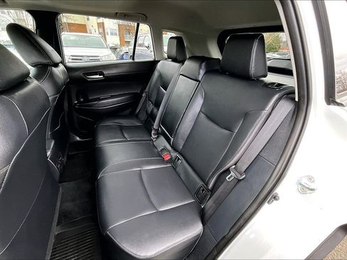 Used 2025 Toyota Corolla Cross XLE w/ Convenience Package image 25