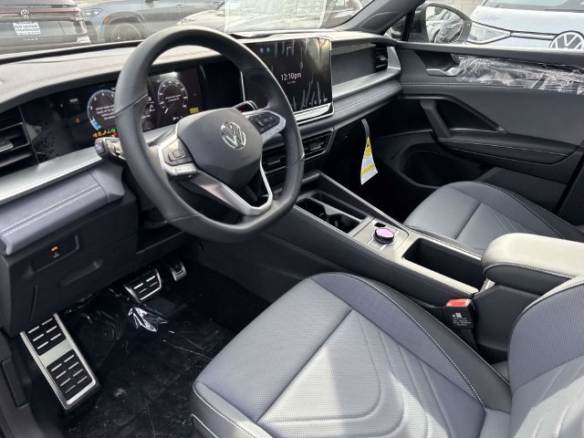 New 2026 Volkswagen Tiguan SE R-Line FWD image 14