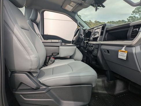New 2025 Ford F550 4x4 Regular Cab Super Duty image 28