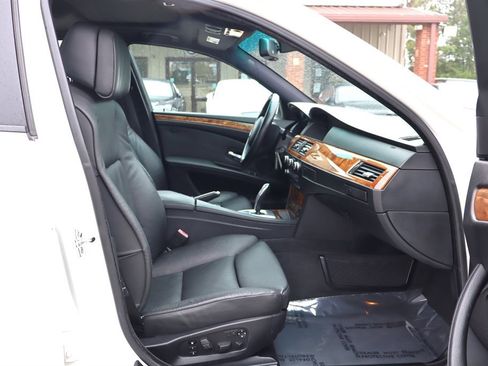 Used 2009 BMW 528i xDrive Sedan AWD/4WD image 16