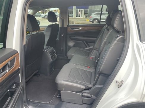 Certified 2025 Volkswagen Atlas SE image 8
