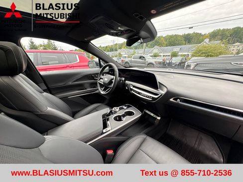 Used 2024 Cadillac Lyriq Luxury AWD/4WD image 55