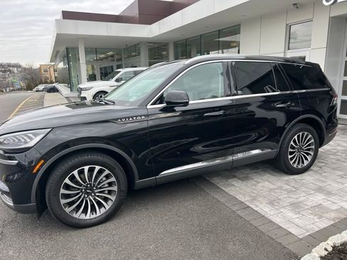 Used 2023 Lincoln Aviator AWD w/ Premium Package image 2